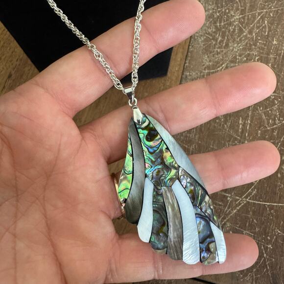 Mother of Pearl Shell Butterfly Insect Pendant Chain Necklace & Earring Set - Picture 2 of 9